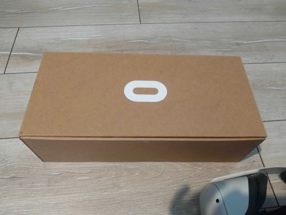 Meta Quest 2 (Oculus) 128GB + Elite Strap + Калъфи. Перфектен!