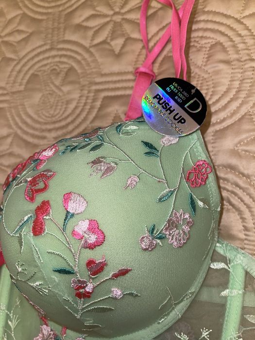 Продам женские бюсгальтера