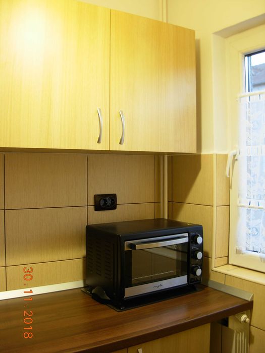 Dau in chirie garsoniera mobilata, utilata, balcon inchis, zona Sovata