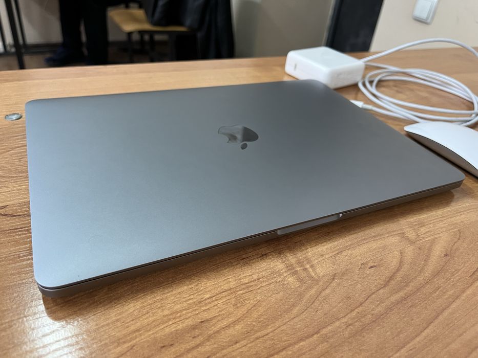 Macbook pro  2022г