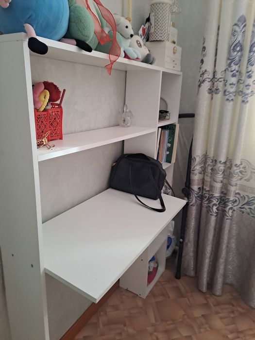 Продам книжную полку