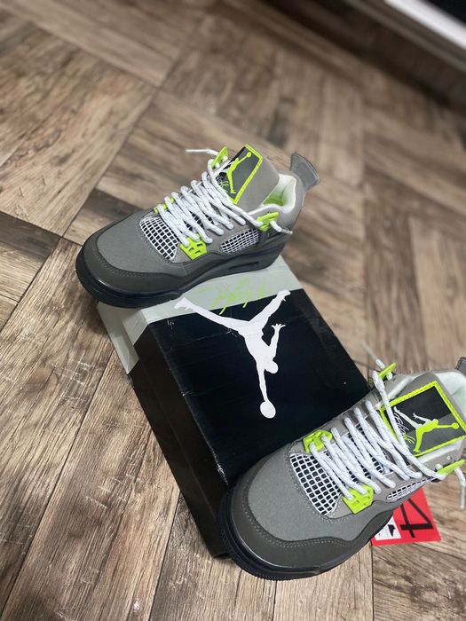 Air Jordan 4 Retro