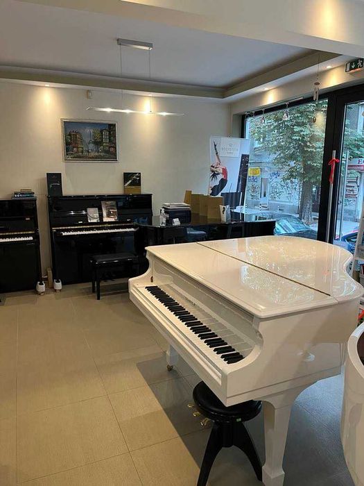 НОВ бял роял SAMICK продава магазин за пиана Мелодия