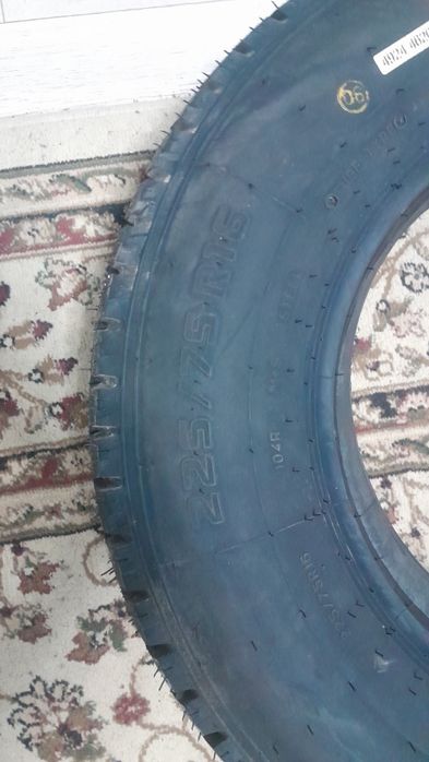 Продам комплект шин на Уаз