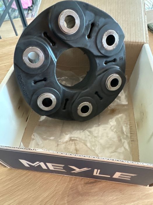 Гумен Тампон,Шарнирно съединение,карданен вал. MEYLE GERMANY