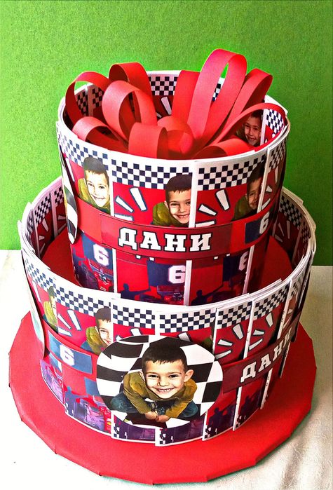 Картонена торта от книжки за оцветяване за рожден ден.