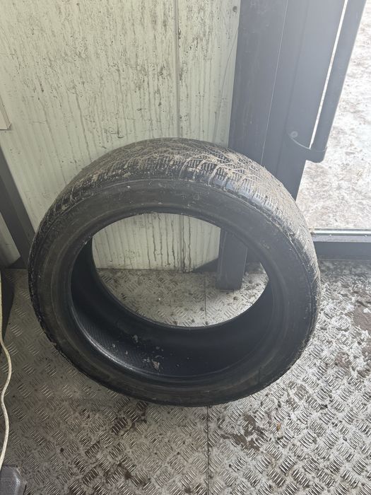 Продам шины 235/45 R18