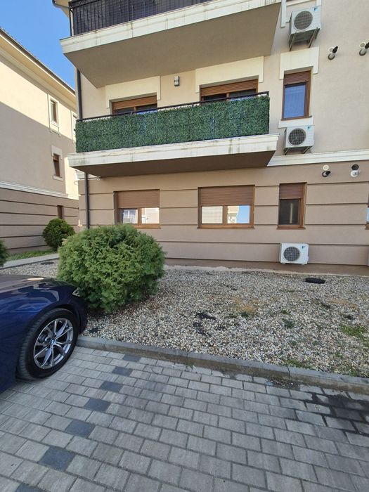 Vând apartament 3 camere în  Dumbrăvița