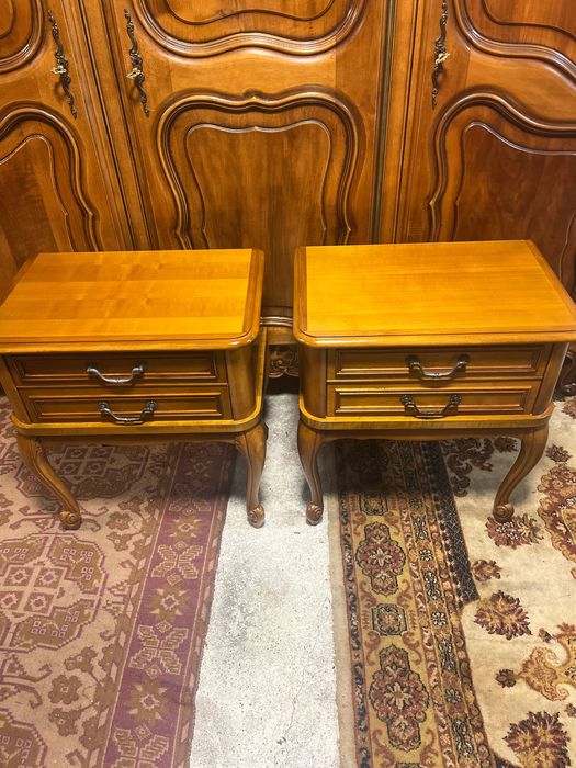 Масивни нощни шкафчета