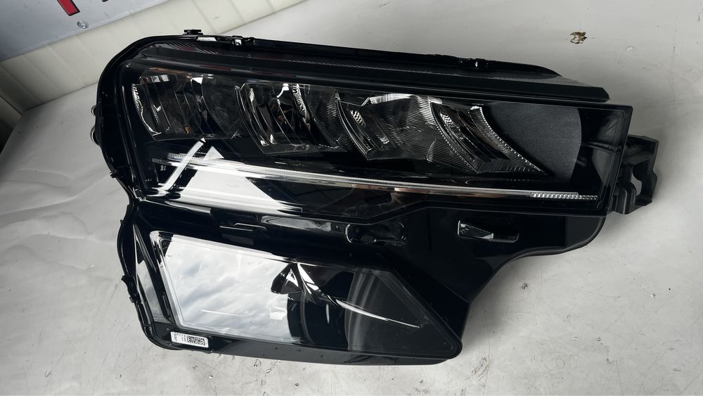 2 броя десен фар Skoda Karoq Facelift 2017-