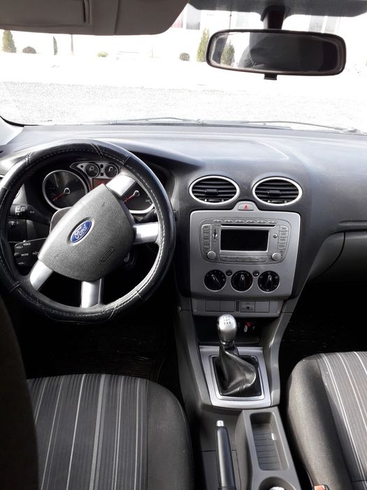 Proprietar, vând masina Ford Focus în stare foarte buna.