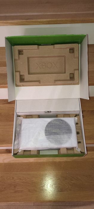 Xbox Series S & 1 controller