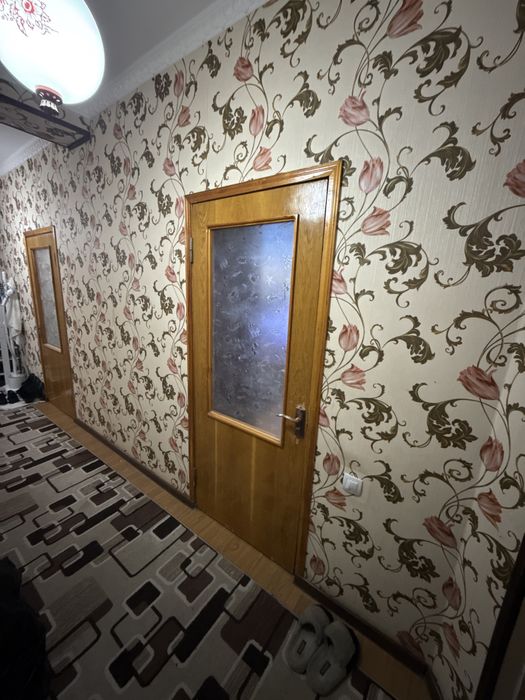 Эшик сотилади холати яхши снмаган ойнали эшик