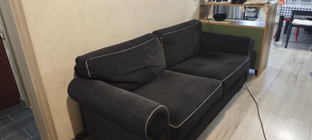 Продам диван серый