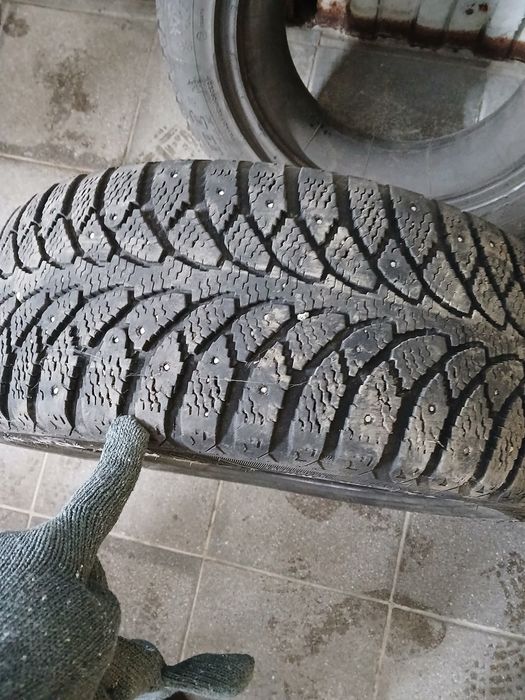 Продам зимние шины 2 штуки