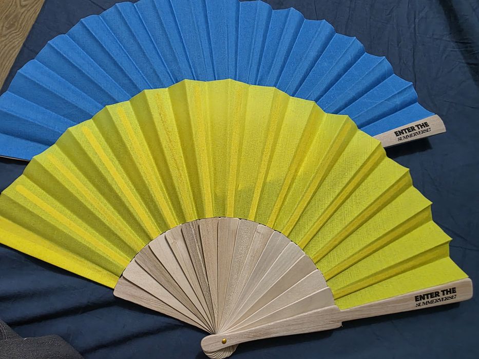 Evantai de diferite culori