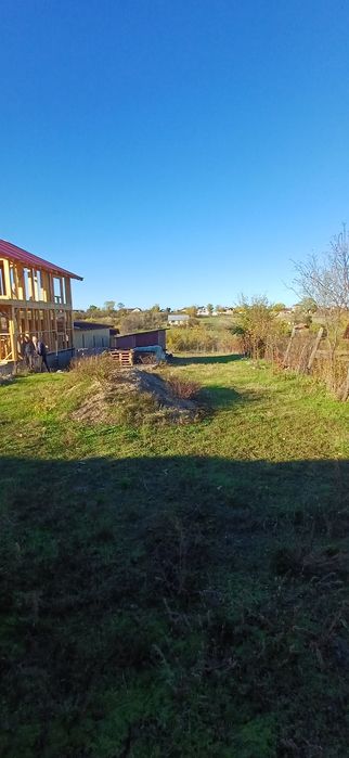 Vând teren la Sărbătoarea