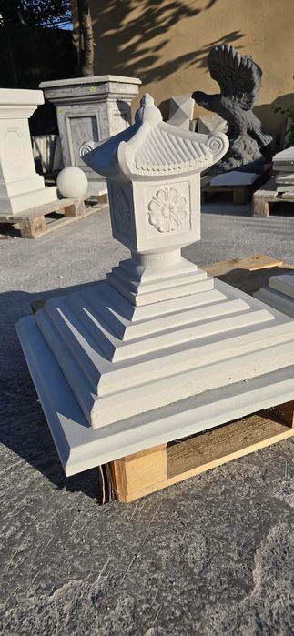 Capace/coame /glafuri/bile de  gard din ciment alb