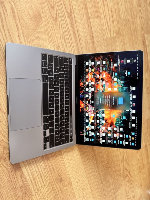 Apple Macbook Pro 13”,3  i5 1TB ssd Touchbar