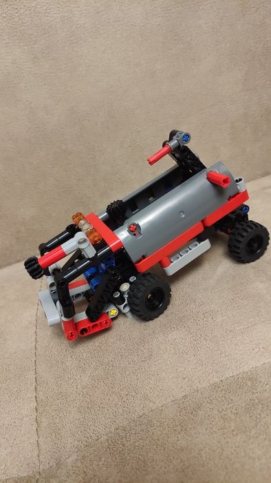 LEGO® Technic Товарач с кука 42084 - ”2 в 1”
