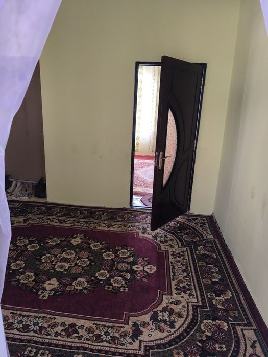 Uy sotiladi 8 sotix 12 hona suv svet bor uyni oʻzidaham Artezian bor