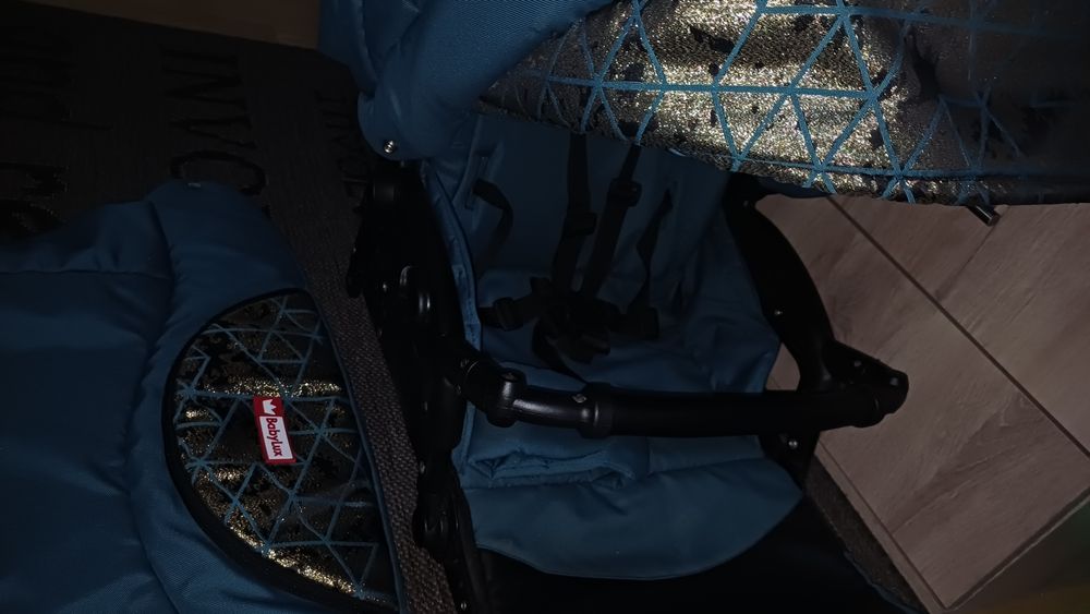 Cărucior/căruț copii 3 în 1 sport+landou+scaun auto(scoică)Testat ADAC

-- design modern

-- calitate superioară

-- practic și ușor

-- cadru robust