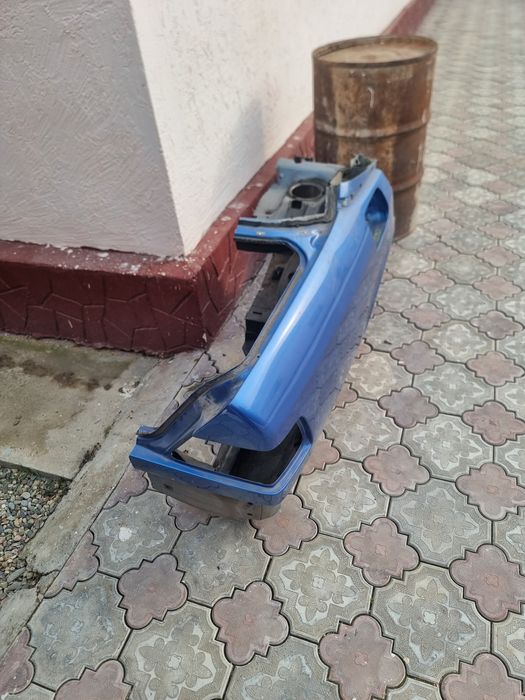 Крыло правый на мерседес 124