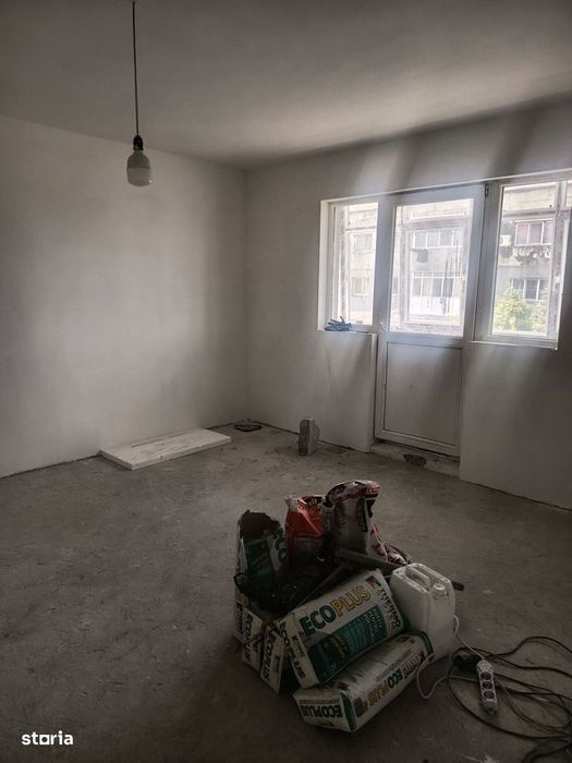 Vanzare apartament 3 camere semifinisat Targoviste- zona Hala
