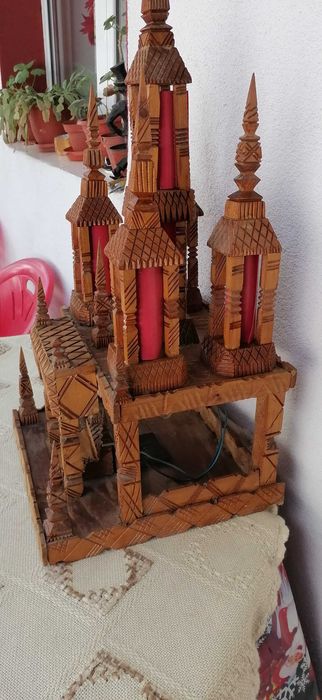 vand  castel  confectionat  manual  din  lemn  63  x32  cm 200