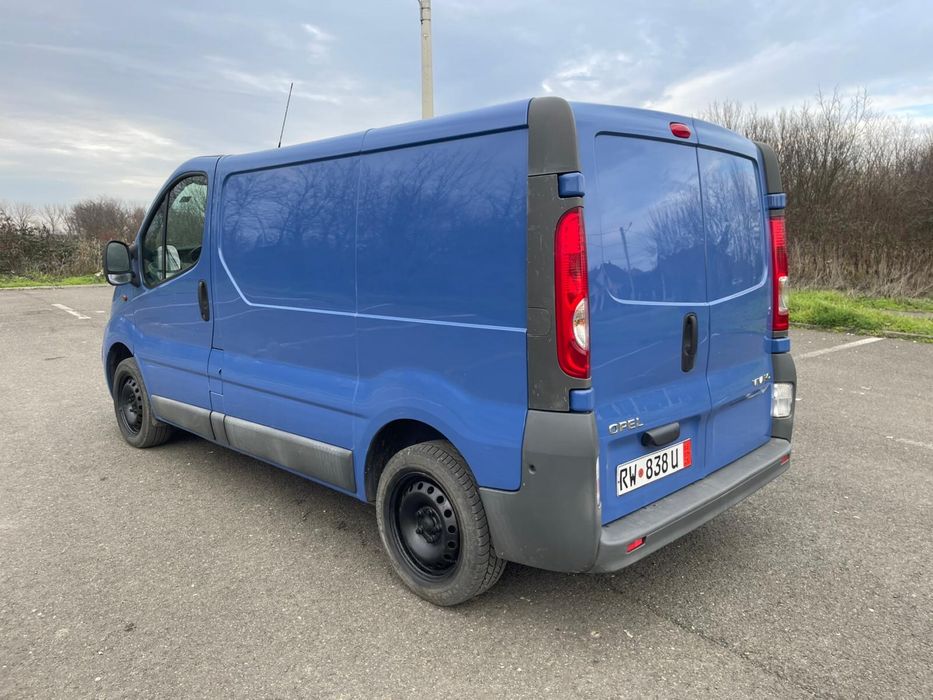 Opel Vivaro 3 locuri