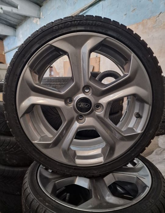 4x108 17 цола оригинални джанти Ford Fiesta със зимни гуми 205/40R17