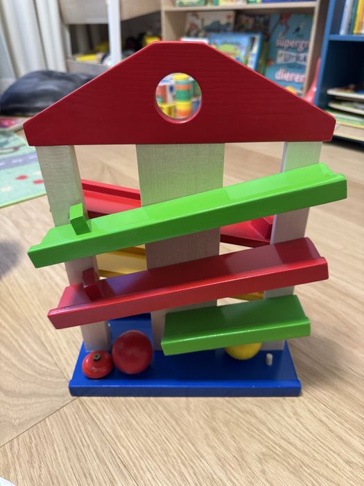 Дървен комплект Eichhorn - Къщичка, с 3 топчета