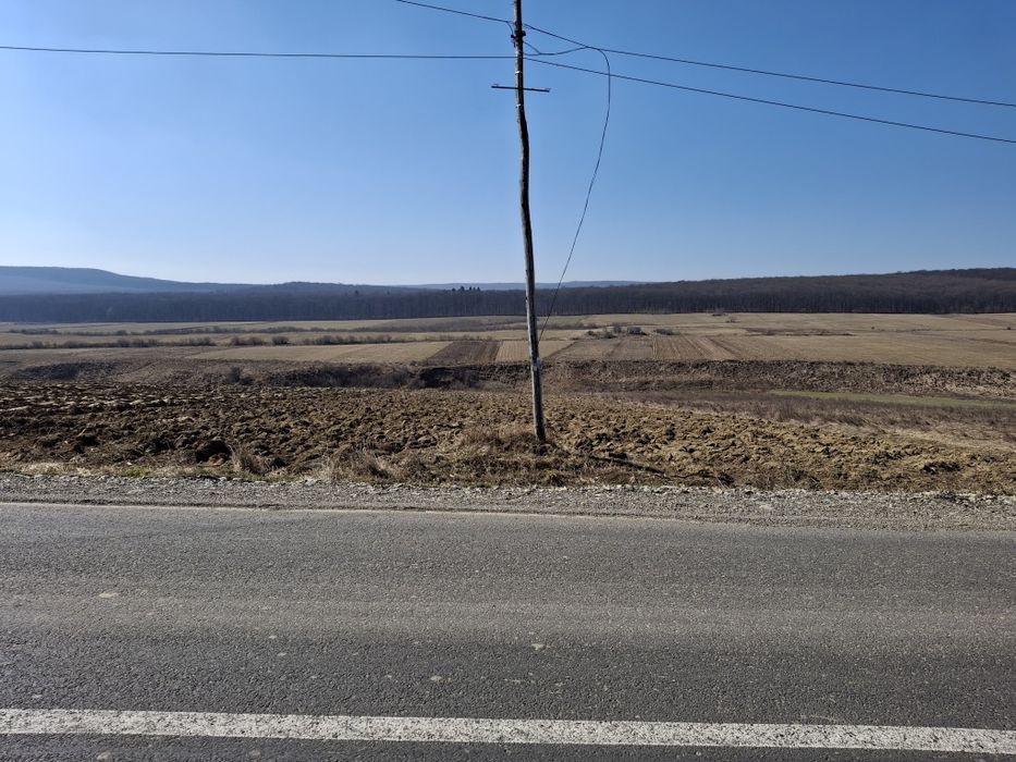 Teren de vânzare ,drumul spre Mănăstirea Dragomirnei