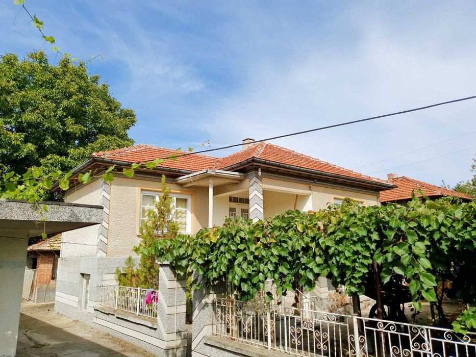 Продава се Къща в Пловдив, Западен - 200 кв.м за 319 €/кв.м - Снимка #1