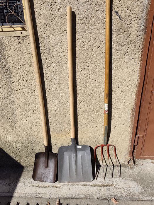 Săpa  lopată, târnăcop, furcă,foarfece crengi