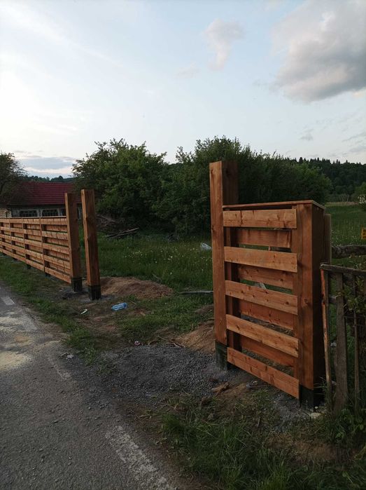 Cherestea si grinzi rasinoase rindeluite si impregnate cu tanatone