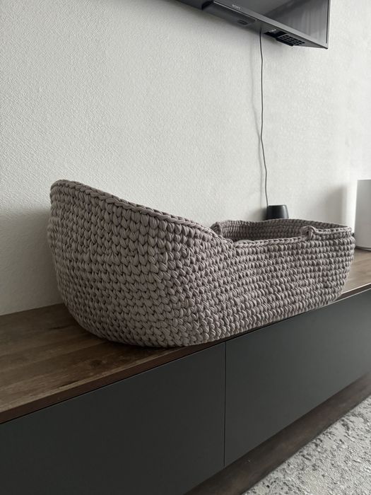 Продам вязанную люльку кроватку