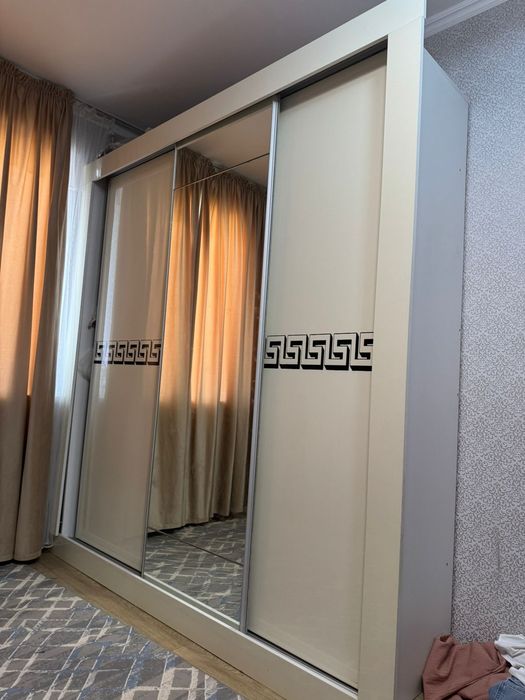 Прихожка шкаф сатылады.