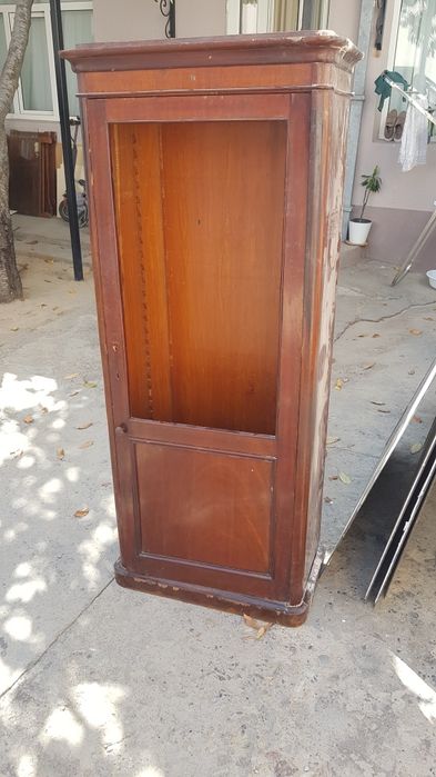 Продаеться антикварный шкаф