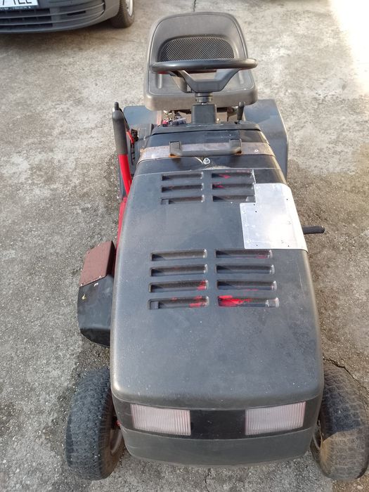 Tractor tuns iarba Snapper cu motor Briggs Stratton 14 CP