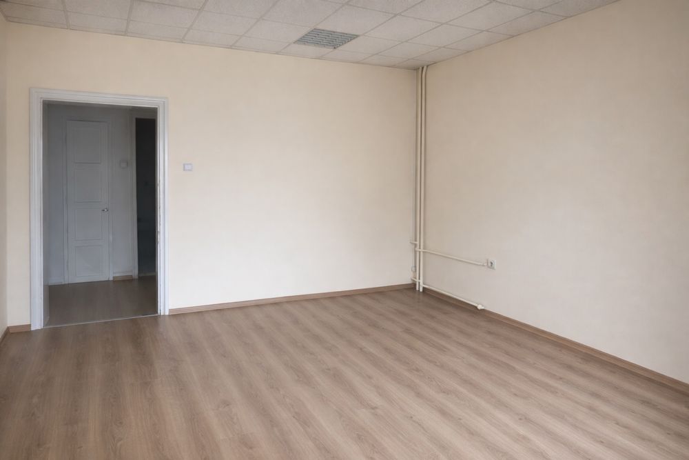 Тристаен 97 кв + мазе, таван и двор за паркинг НА ТЕАТЪРА, тухла