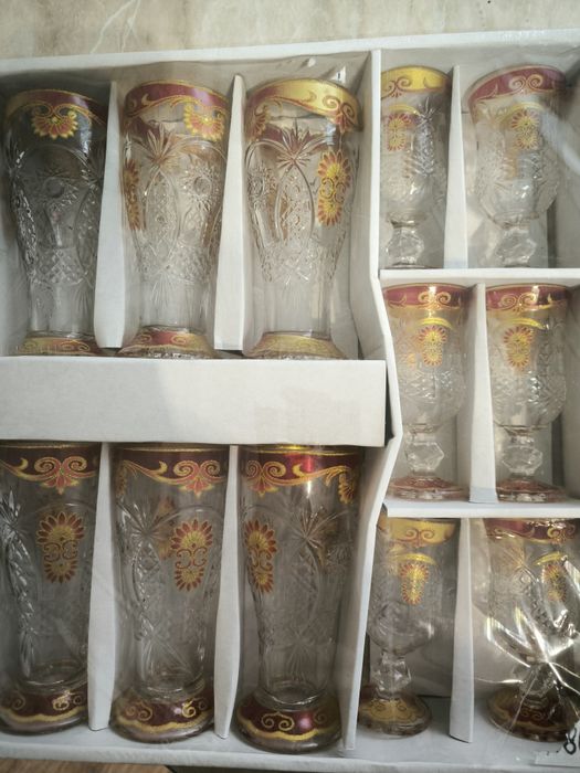 Набор стаканов и рюмок