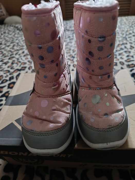 Продам зимние  сапожки для девочки!