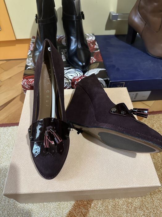 Обувки и ботуши нови