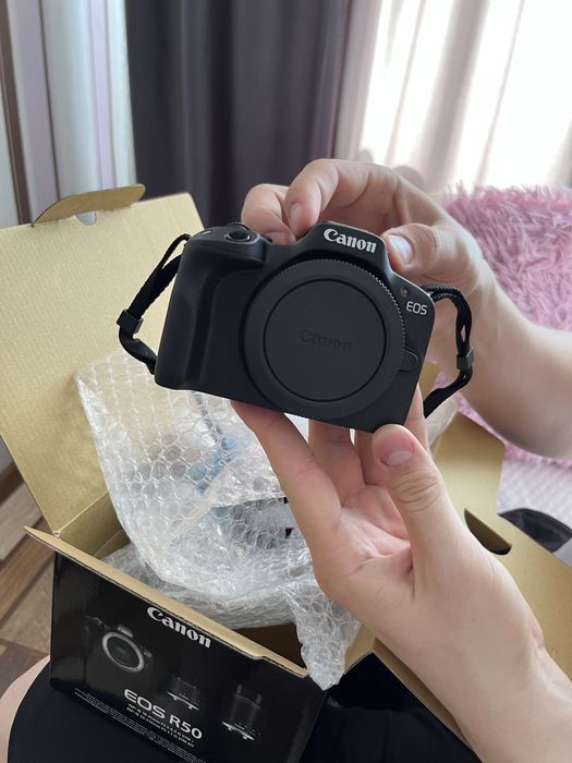 Продам Фотокамера Canon EOS R50