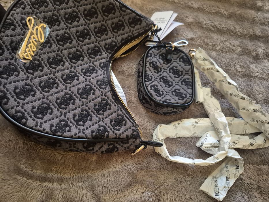 Guess страхотна чантичка