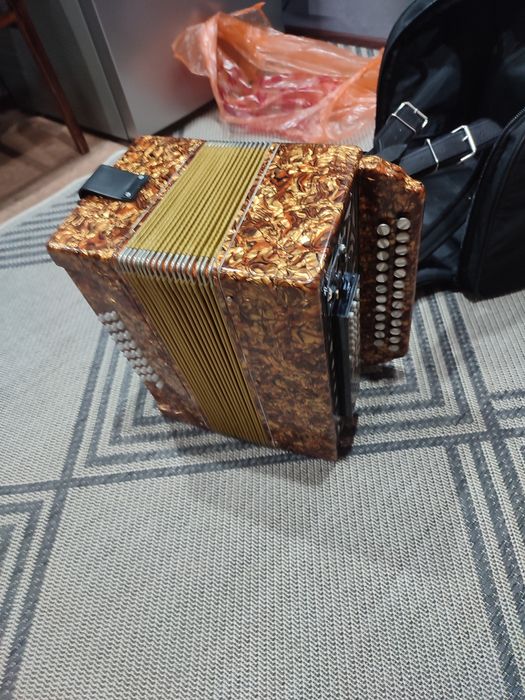 Продаётся электогармонь.