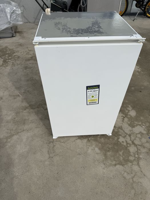 Малък хладилник за вграждане Миеле