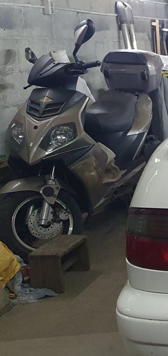 Скутер ABM 150s.