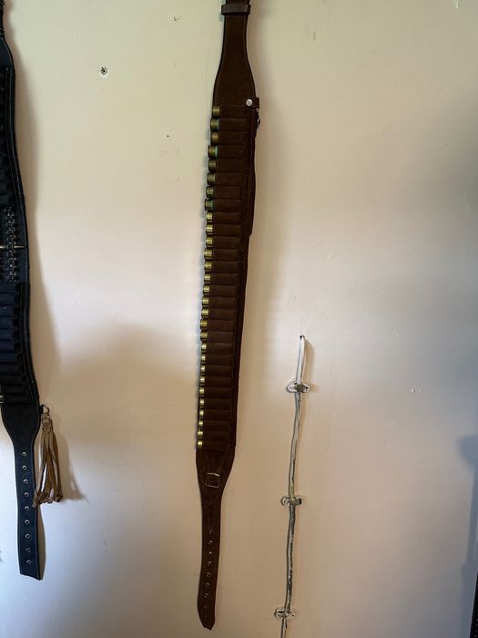 Патрондаши, кании, паласки от естествена кожа